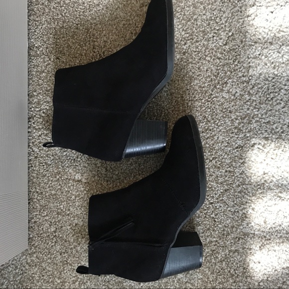 Black booties size 9 - Picture 2 of 4